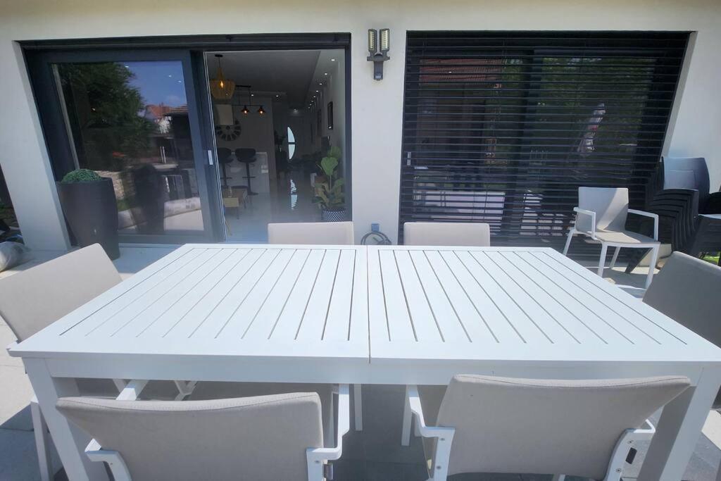 Suite Prestige Logement Neuf Avec Spa Et Ecran De Cinema En Rez De Jardin Colmar Exterior foto